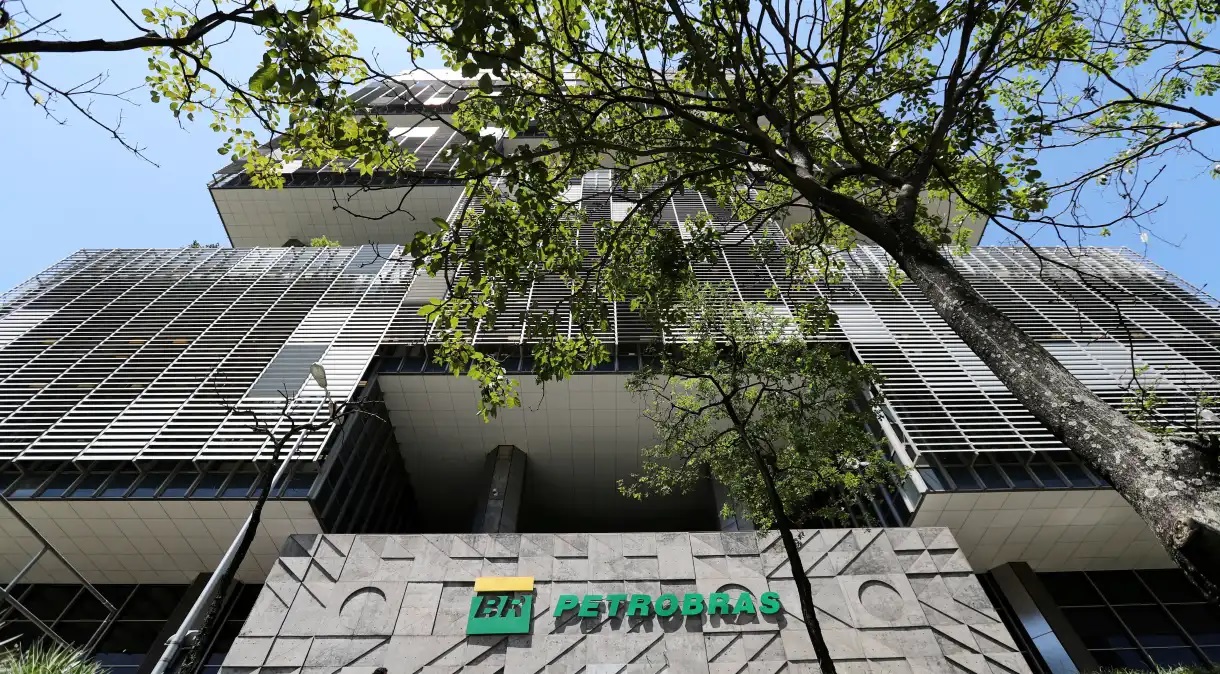 Prejuzo da Petrobrs  contbil e no reflete o resultado real da empresa