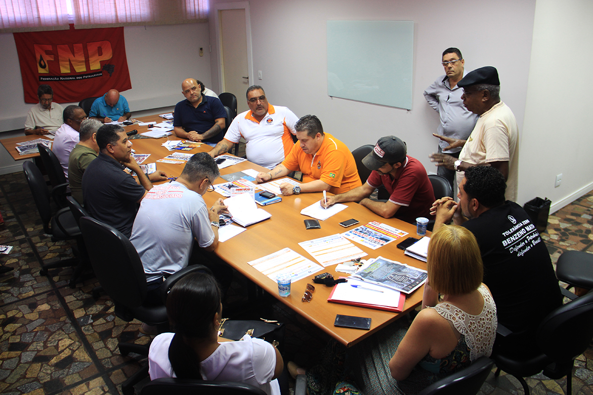 Centrais e sindicatos intensificam preparativos para greve geral na Baixada Santista