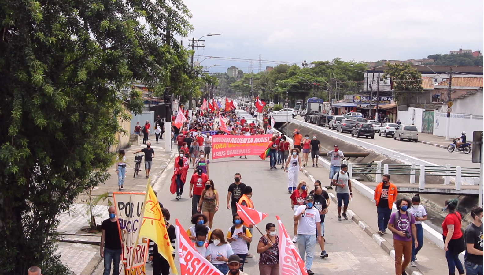 Manifestações pelo fora Bolsonaro em Santos toma a Zona Noroeste e parte para ato na Avenida Paulista