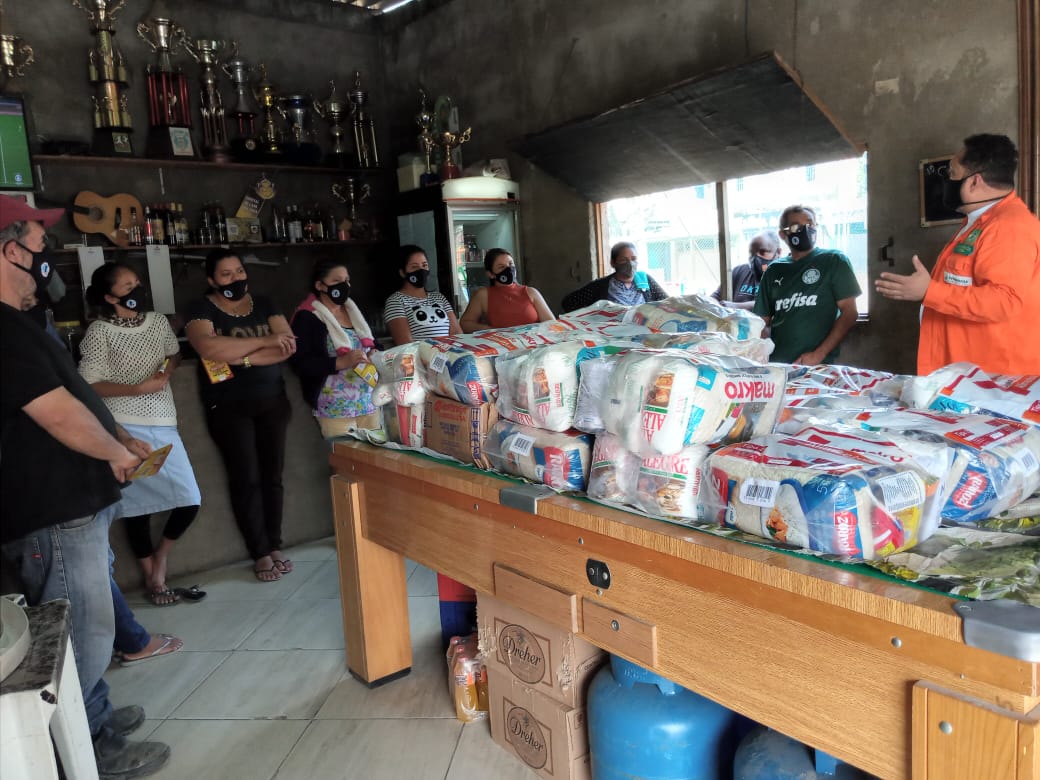 Mais famlias de Cubato so beneficiadas com cestas bsicas da campanha da Frente Operaria Solidria 