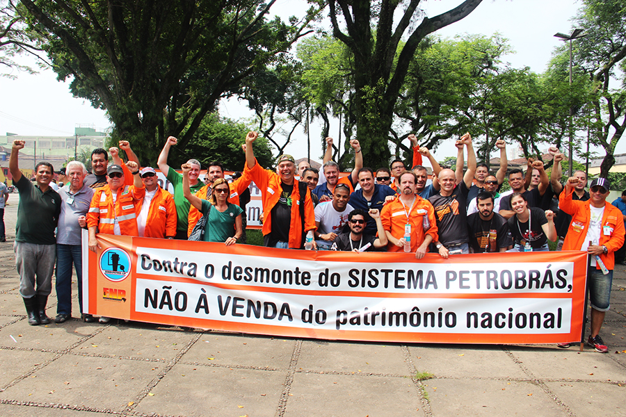 Ato contra demisses na Usiminas e piquete na UTGCA marcam 14 dia de greve
