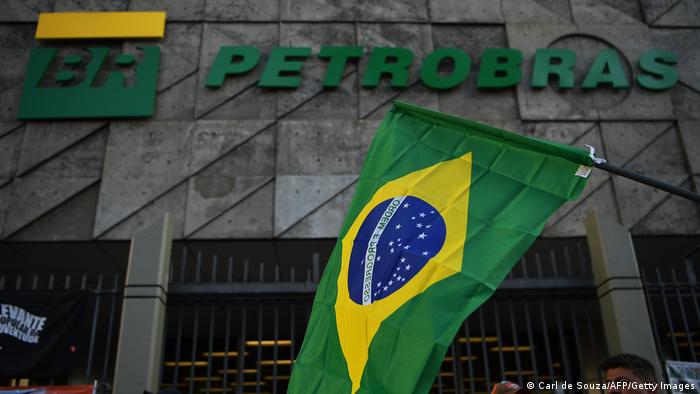 A grana da sua gasolina de R$ 7 abastece o Auxílio Mercado Financeiro do atual presidente do Brasil