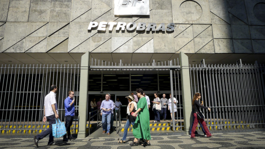 Petrobrs reduz em 12,4% nmero de funcionrios em 2021.A conta inclui as subsidirias nacionais e no exterior
