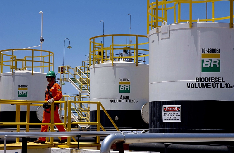 Bolsonaro acelera processo de privatizao da Petrobrs e expe Brasil a aumentos sucessivos de combustvel