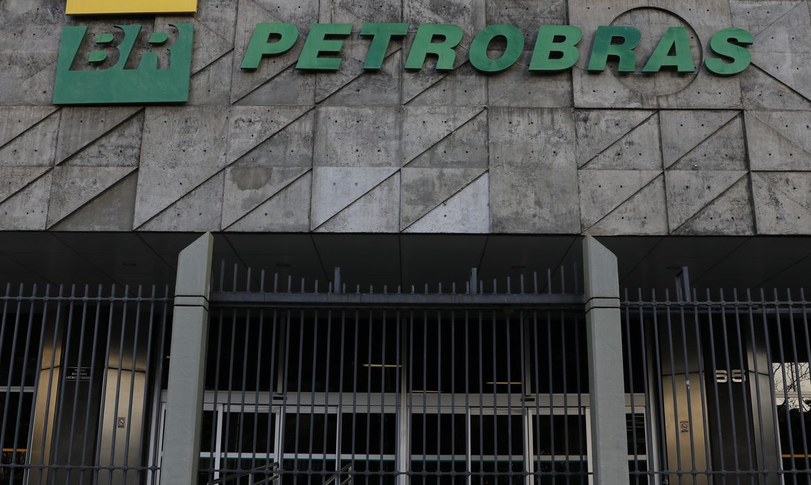 Equipe de transio do governo defende mudana na poltica de dividendos da Petrobrs
