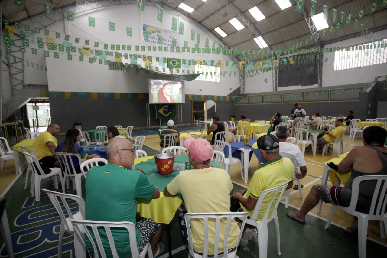 Cepe Clube 2004 rene dezenas de torcedores no primeiro jogo da seleo brasileira na Copa do Mundo