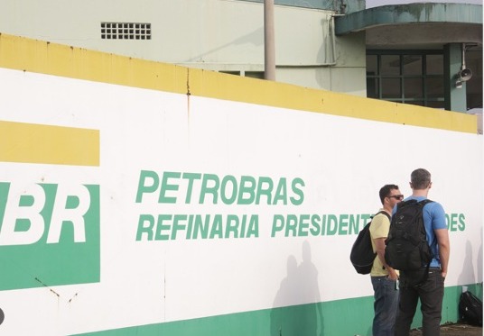 Petroleiros realizam Ato Unificado pela Democracia e em Defesa da Petrobrás nesta quarta-feira em todo o Brasil