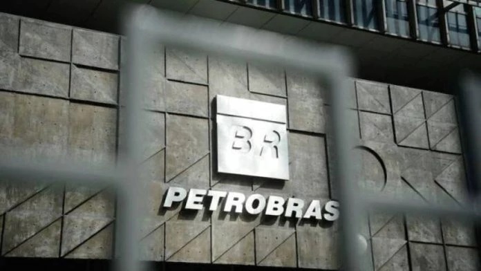 Petrobrs anuncia pagamento de dividendos de R$24 bi e prope mudana para permitir recompras; ativos sobem