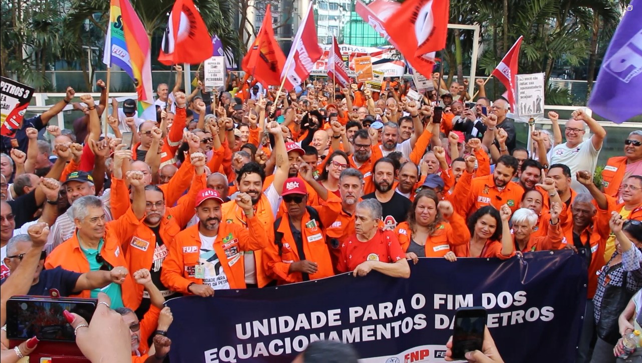 Petroleiros do LP se somam a ato em defesa da Petros e lotam ônibus em mais uma caravana ao Rio de Janeiro