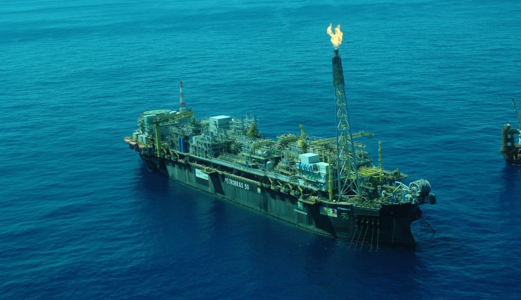 Gasto da Petrobrás na extração terceirizada no pré-sal supera custos das instalações próprias