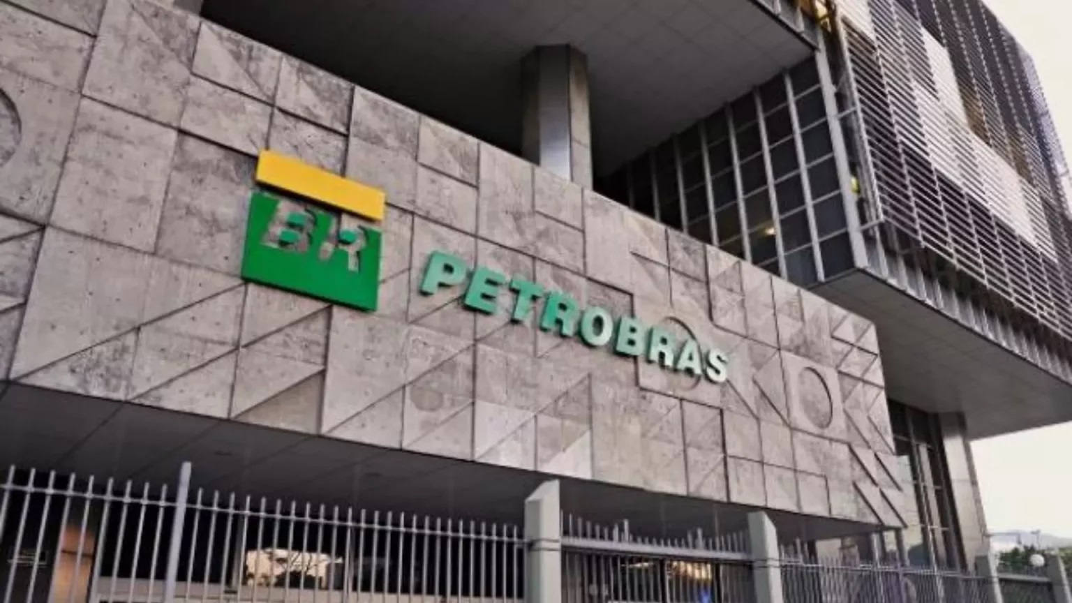 Plano estratégico da Petrobrás pode passar de US$ 100 bilhões em investimentos, estimam analistas