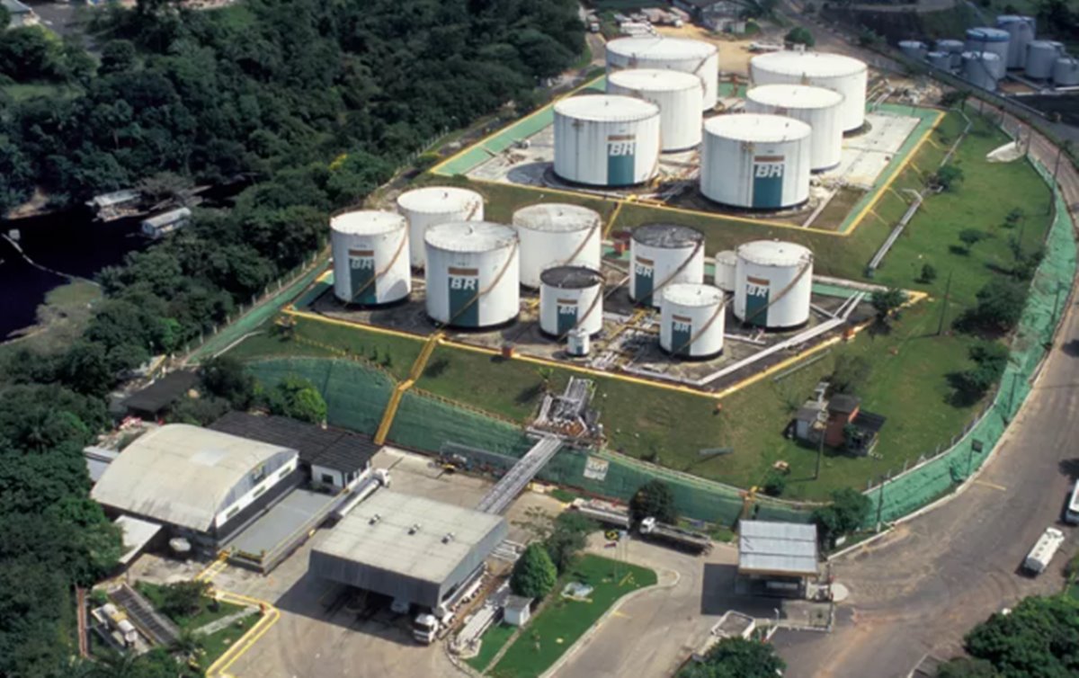 Petrobrás vai ao Cade para renegociar acordo sobre vendas de refinarias firmado por Bolsonaro