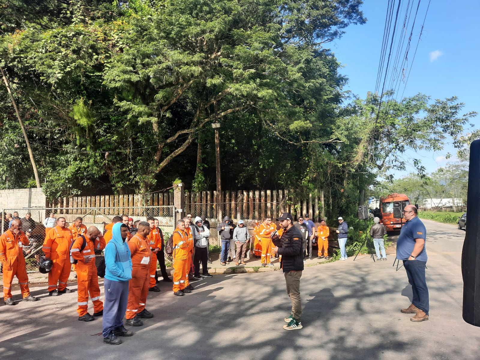 Petroleiros prprios e contratados realizam atraso contra precarizao e por aumento do efetivo em Piles