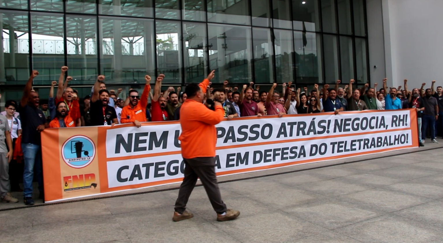 Categoria intensifica mobilizao em defesa do teletrabalho e se somar ao ato nacional chamado para o dia 26