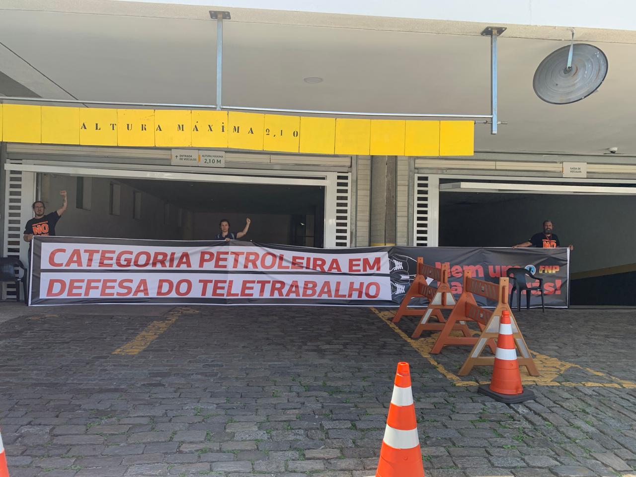 Presso da greve nacional fora Petrobrs a retomar negociaes sobre trabalho hbrido