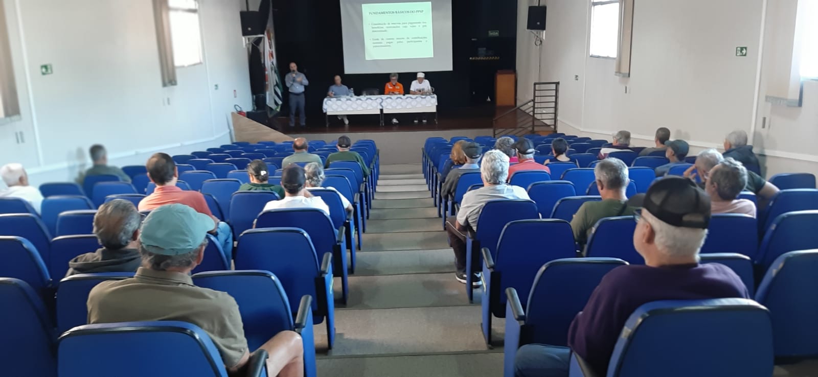 Sindipetro-LP realiza palestra sobre Petros e celebra aniversariantes do ms, na subsede, em So Sebastio