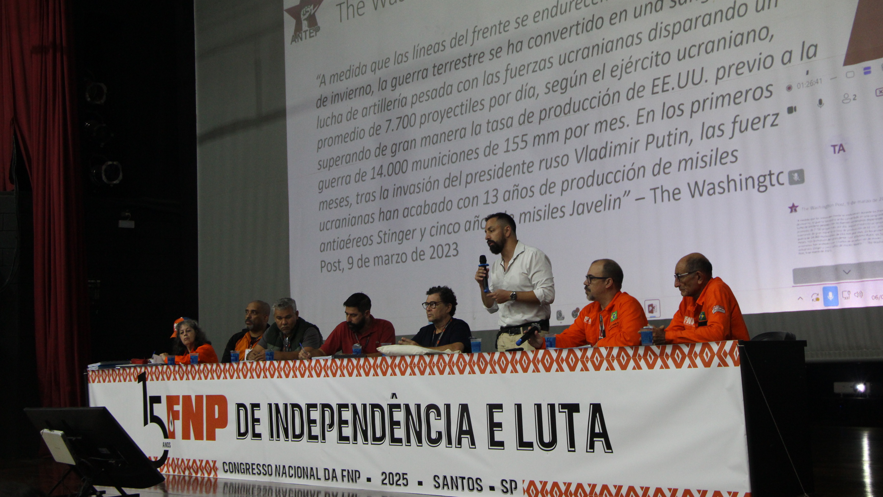 Crise global, precarizao e resistncia da classe trabalhadora internacional marcam o incio do segundo dia