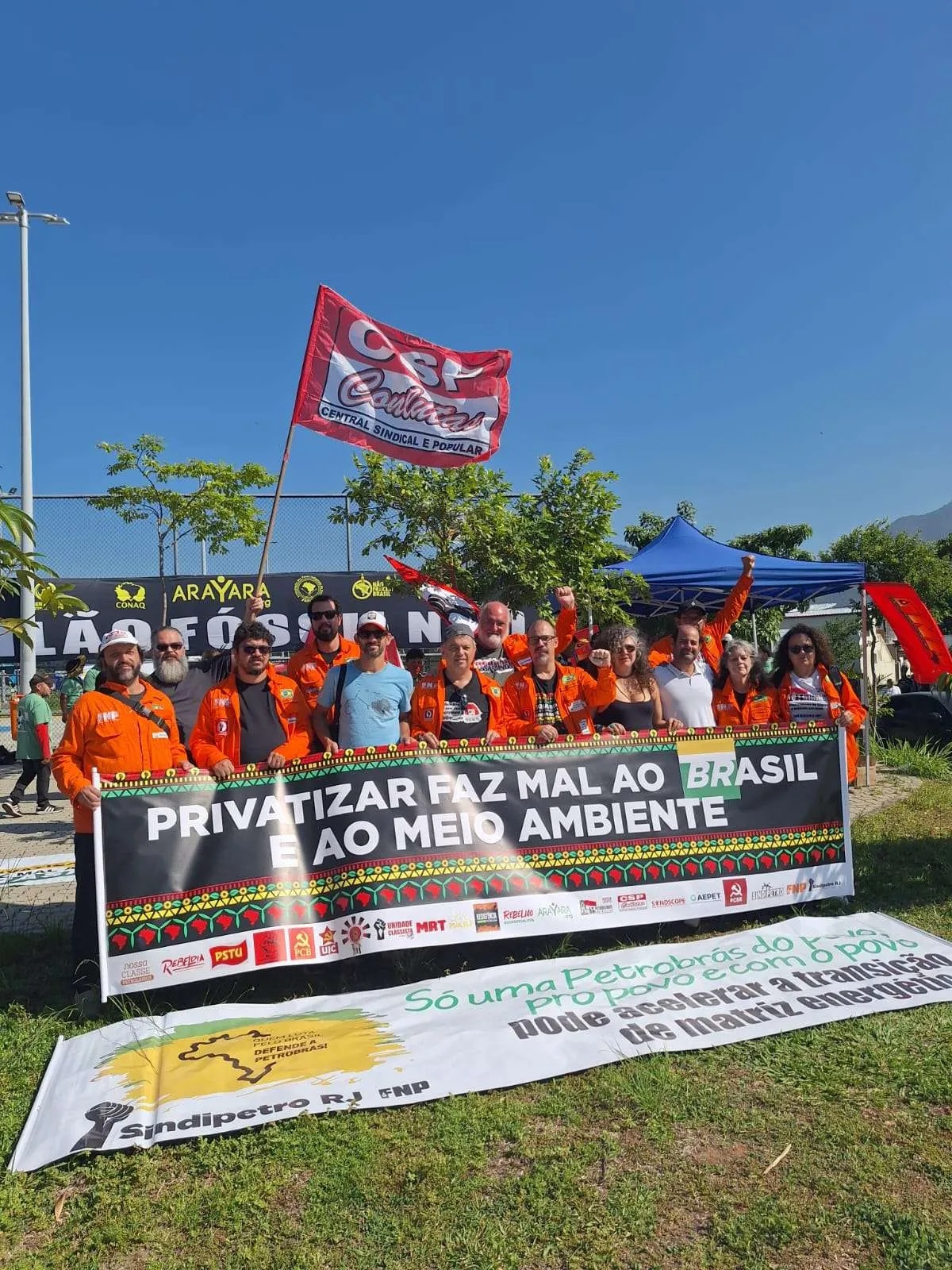 Dirigentes da FNP protestam contra leilo de petrleo que entrega 332 blocos  explorao privada