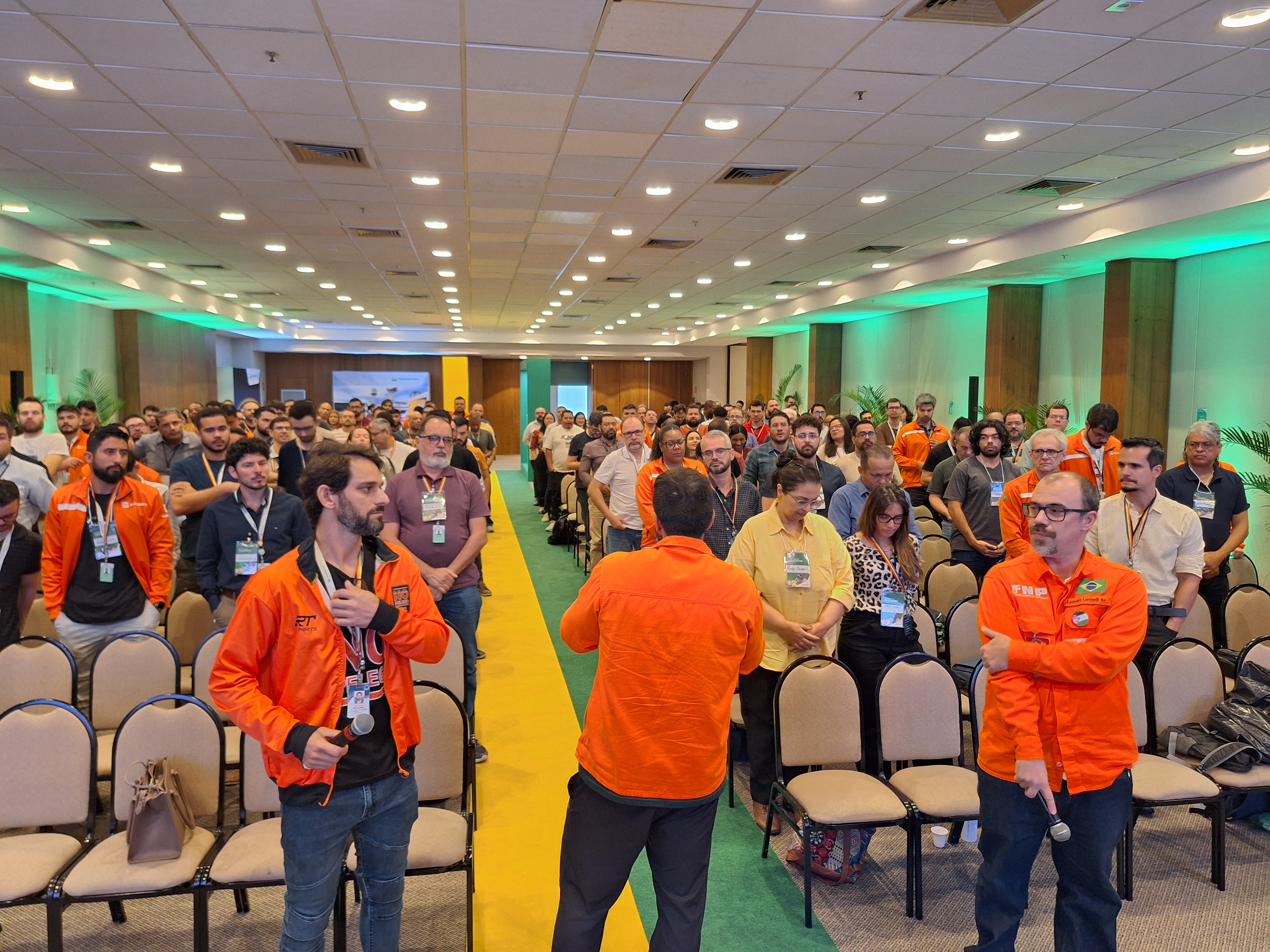 FNP recebe novos empregados da Transpetro, com chamado para defesa da Petrobrs e das empresas estatais