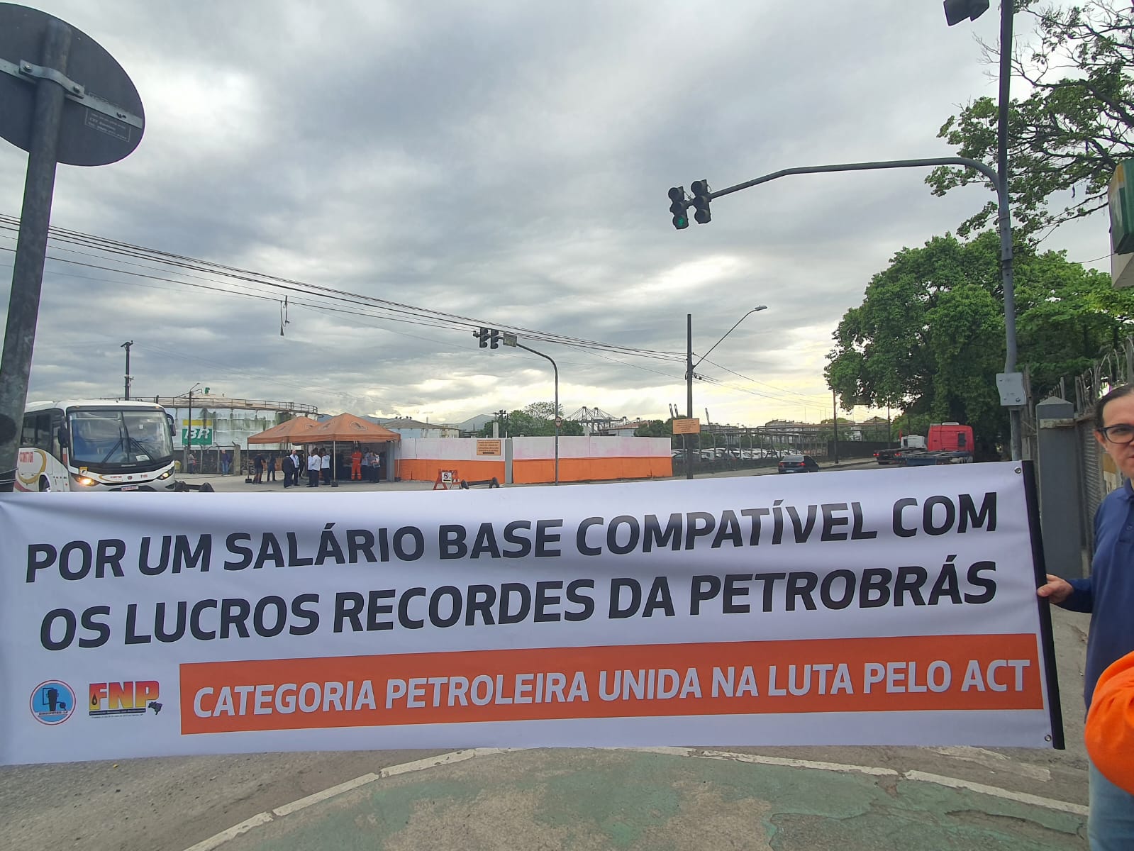 DIRETORIA DO SINDIPETRO-lp CONVOCA PETROLEIROS (AS) para deliberar 2 proposta de act e mobilizaes