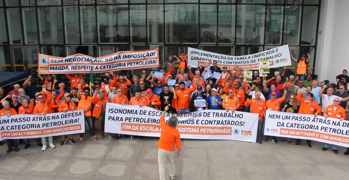 Ato Nacional em Defesa dos Participantes da Petros rene aposentados e a ativa no Edisa Valongo