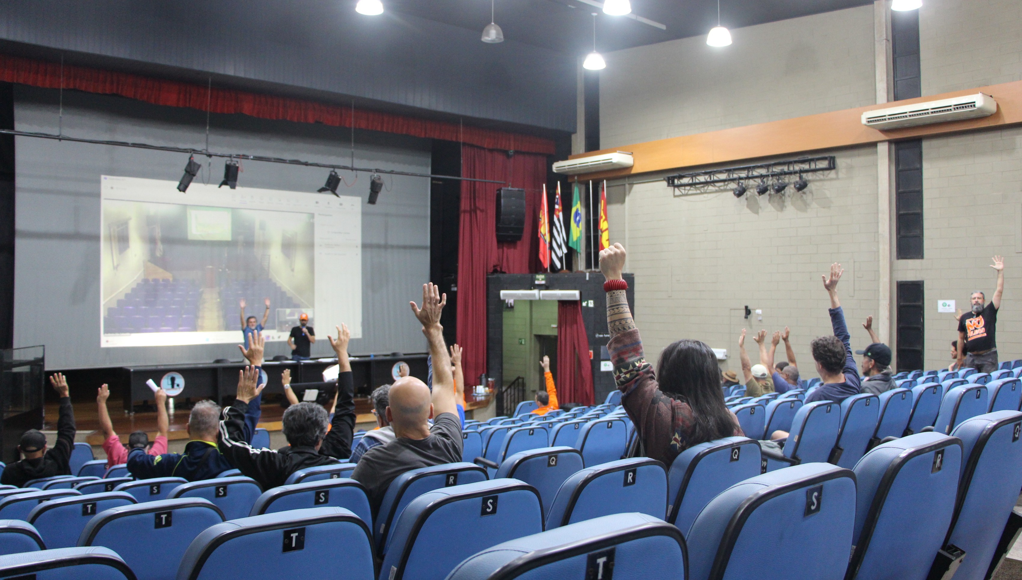 Litoral Paulista reafirma tradio de luta: rejeio  proposta da Petrobrs e aprovao de mobilizaes