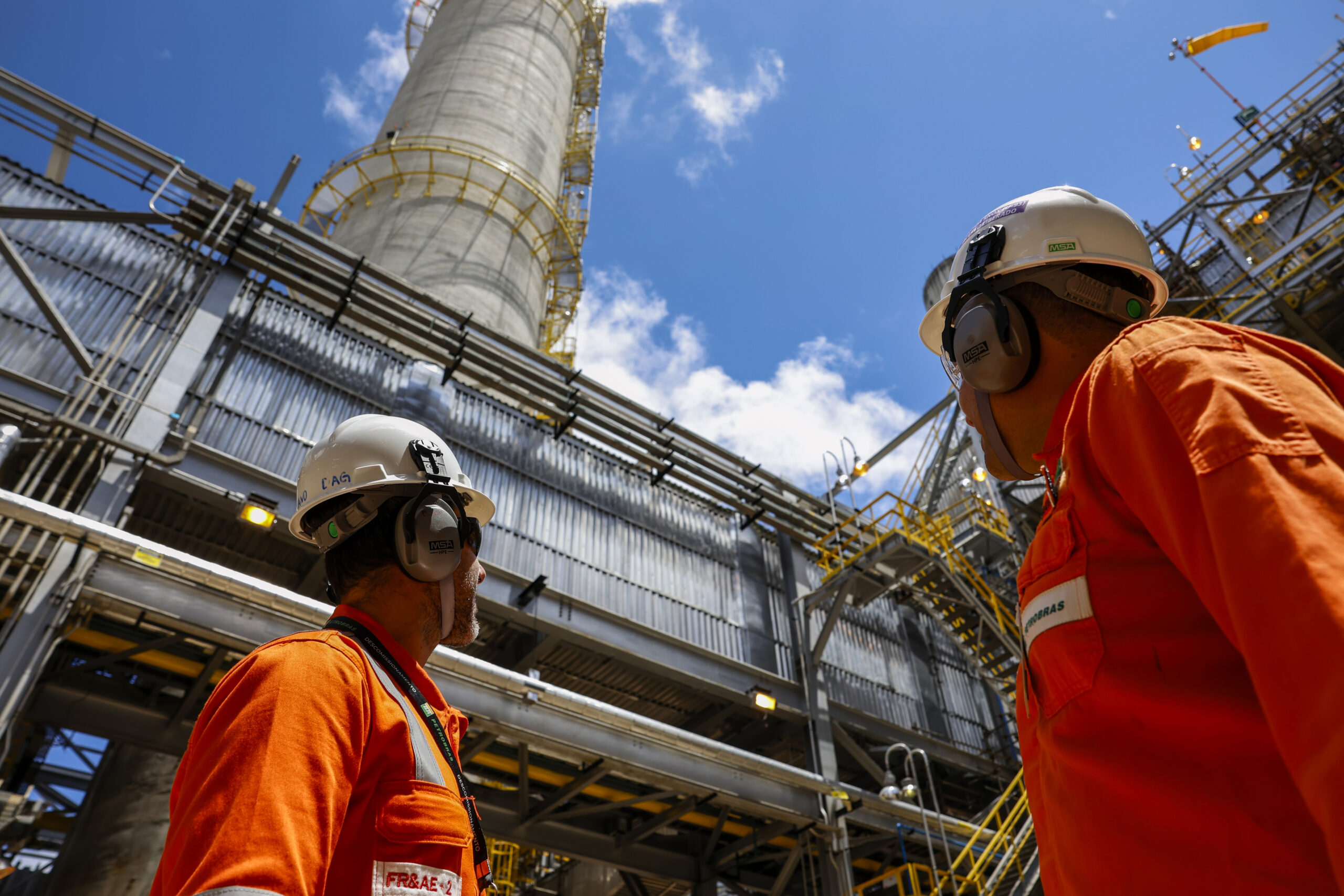 Sindipetro-LP e FNP cobram reposição de efetivo e prorrogação de concurso em reunião com o RH da Petrobrás