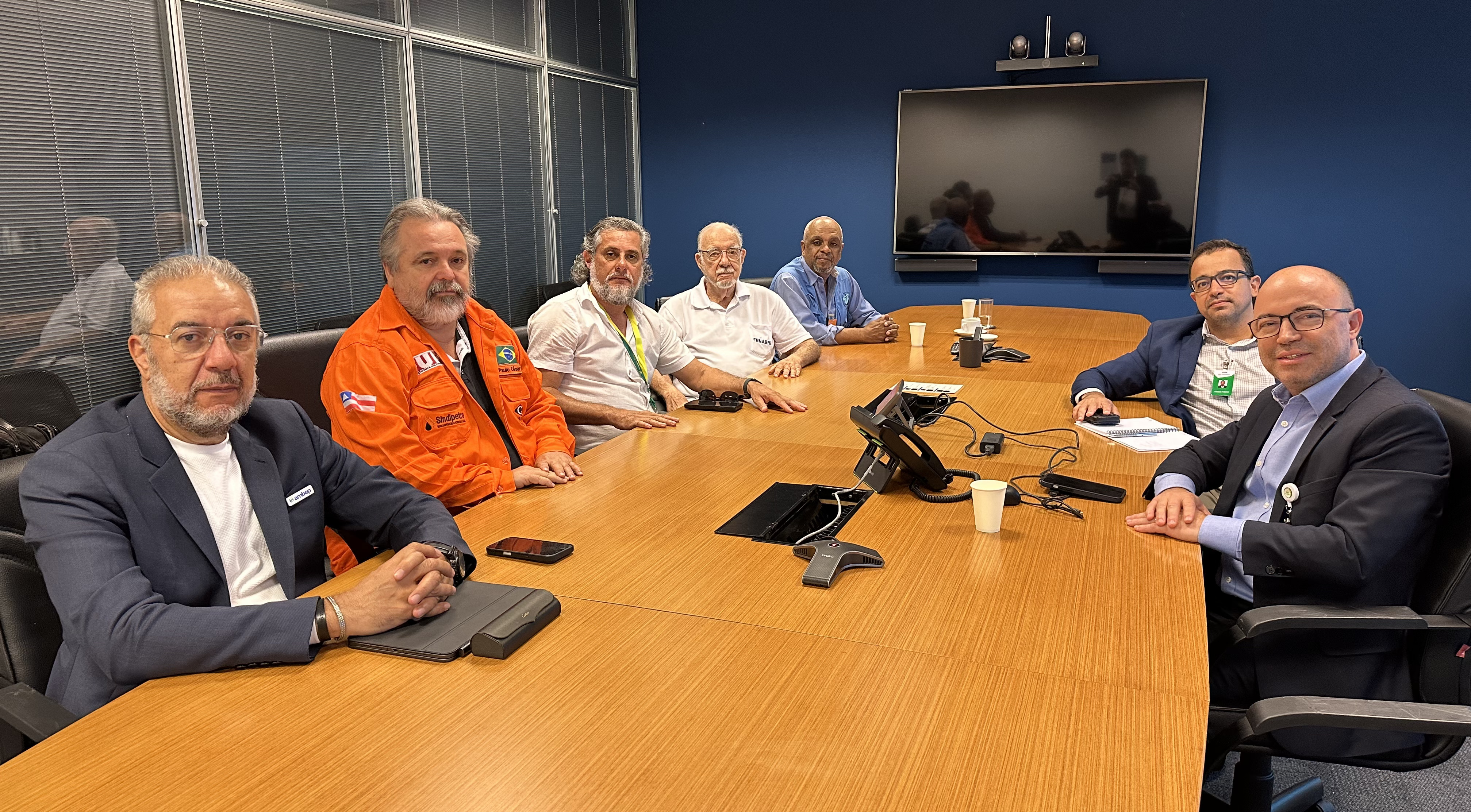 Representantes do Frum em Defesa dos Participantes da Petros se renem com diretor financeiro da Petrobrs