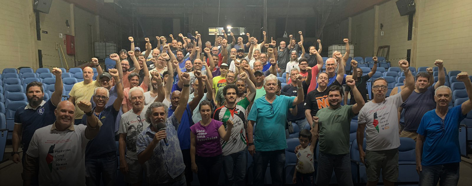 Uma greve hist�rica, constru�da de baixo para cima, que recoloca a categoria no centro da luta