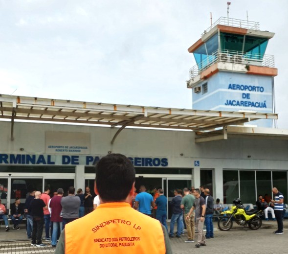 Petrobr�s mant�m ataque, mas  admite reavalia��o individual, caso a  caso, com indica��o do Sindipetro-LP