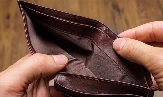 Atraso em sal�rios reacende debate sobre a �Bolsa Banqueiro� e lucros bilion�rios dos bancos privados