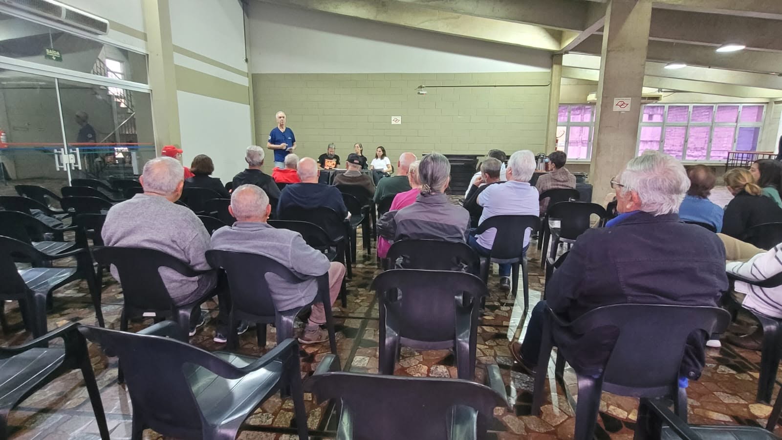Presidente do Conselho Municipal da Pessoa Idosa participa da reuni�o do Departamento de Aposentados