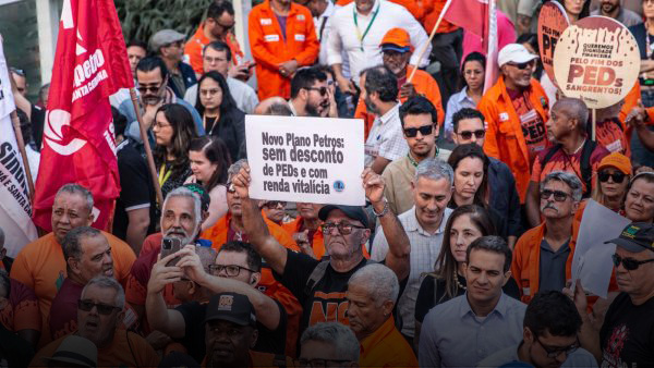 Categoria petroleira vai �s ruas para cobrar solu��o para os PEDs da Petros e Plano de Cargos digno