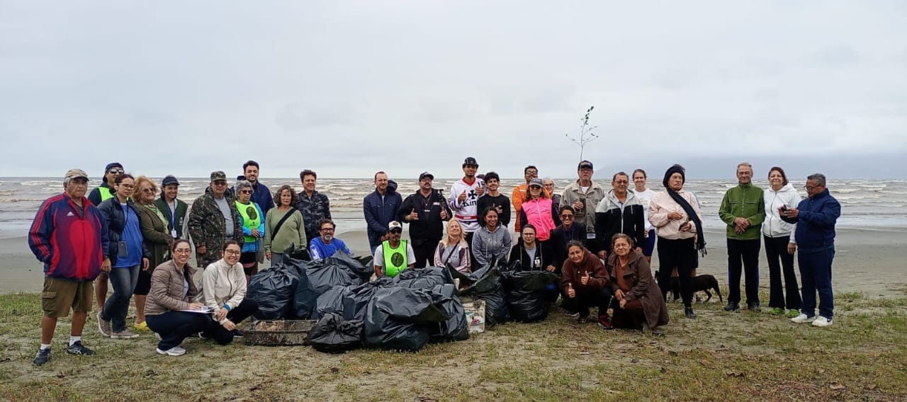 Trabalhadores e comunidade retiram cerca de 300 kg de lixo em mutirão pela preservação ambiental