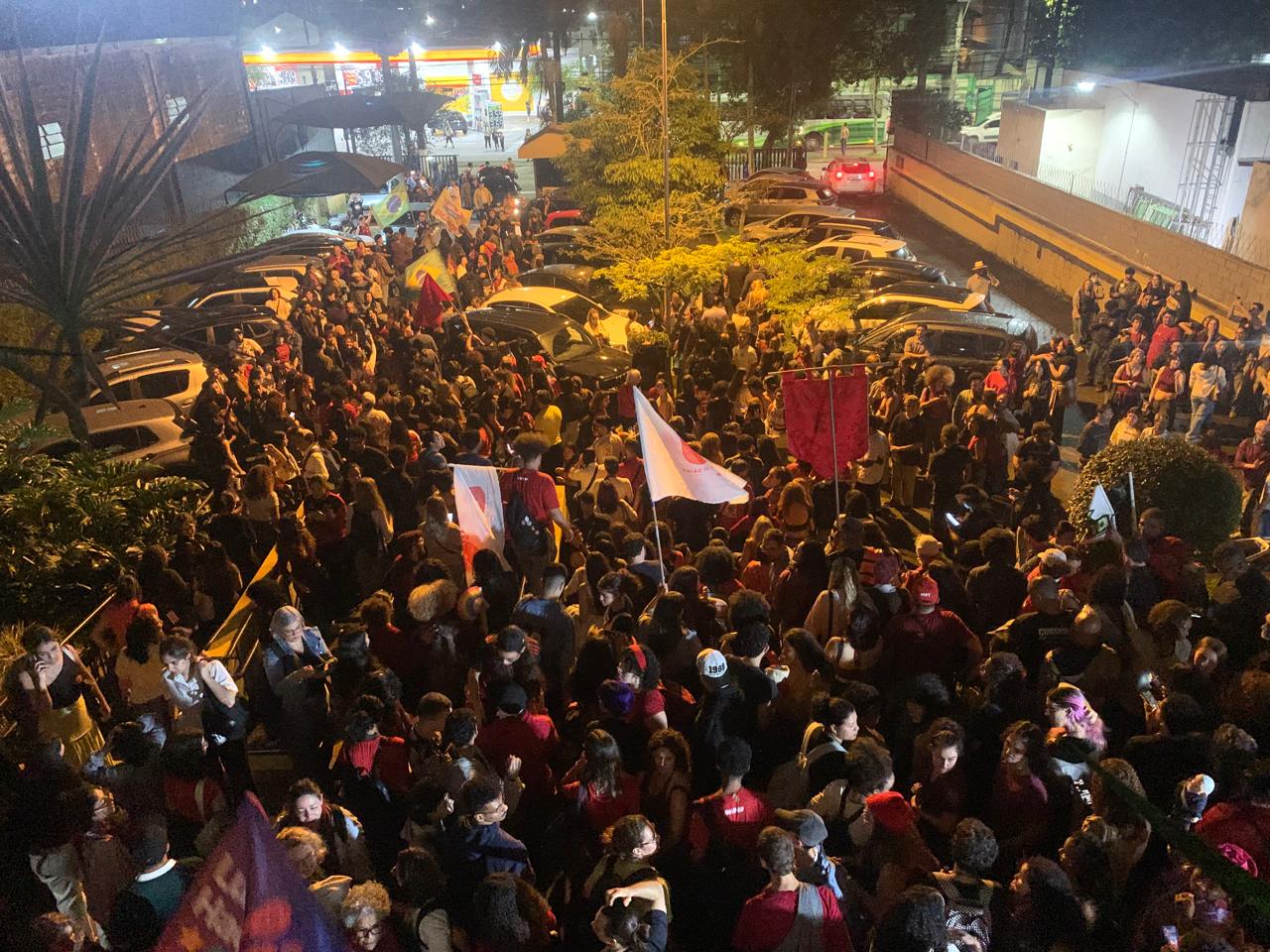 Plen�ria se transforma em grande manifesta��o e re�ne for�as sociais da Baixada Santista