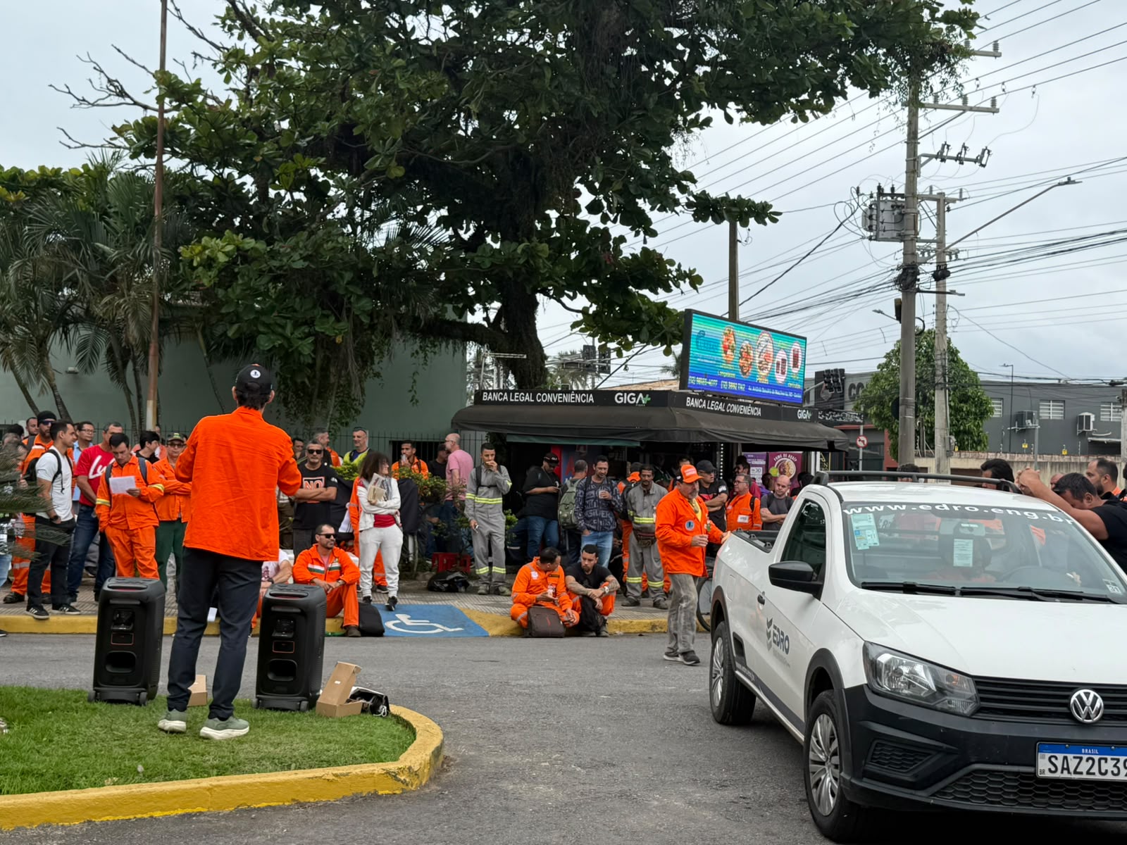 Em São Sebastião, Sindipetro-LP mobiliza petroleiros no TEBAR por fim da escala 6x1, democracia e soberania nacional