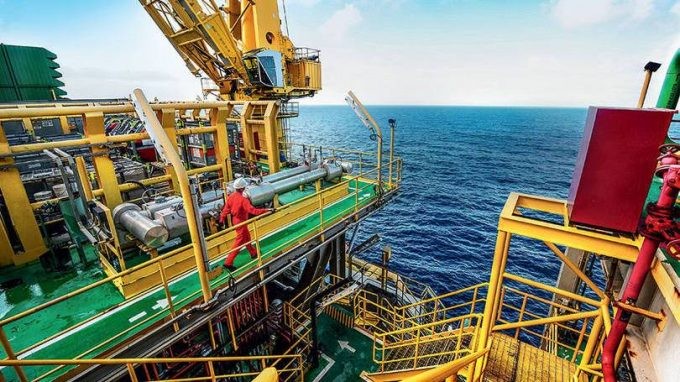 Em alto mar ou terra firme, petroleiras enfrentam solido, assdio e precarizao