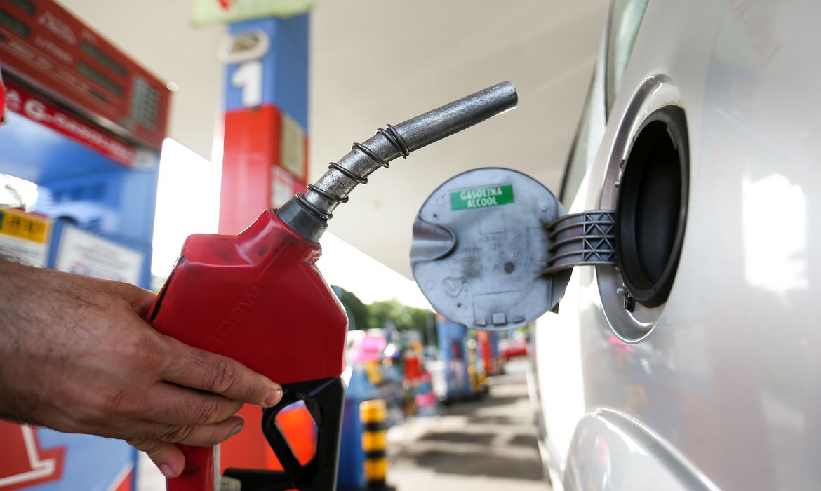 Projeto de lei quer proibir Petrobrás de usar política internacional de preços para gasolina e derivados