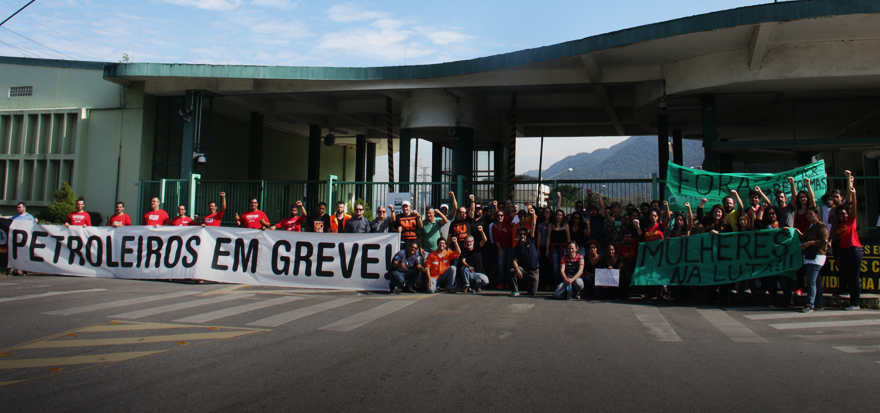 Com apoio de diversas categorias, petroleiros se incorporam com peso  greve geral
