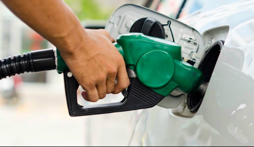 Petrobrs elevar em 10% o preo da gasolina em refinarias