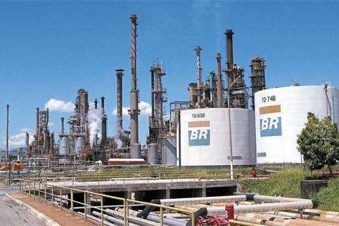 Petrobrs espera receber propostas por refinarias no segundo semestre, diz diretora