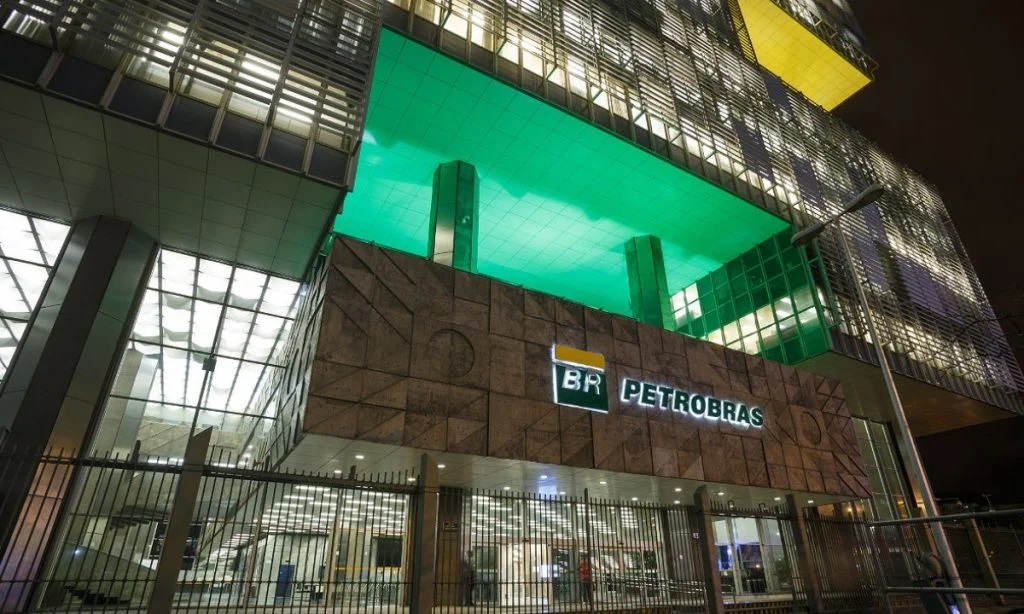 Brasileiros so contra privatizao da Petrobrs e querem interveno no preo dos combustveis, diz pesquisa