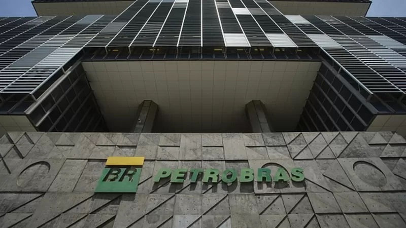 Quem manda na Petrobrás e qual influência o governo pode ter nos preços de combustíveis?