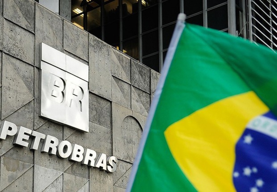 Direo da Petrobrs acelera na contramo com privatizaes