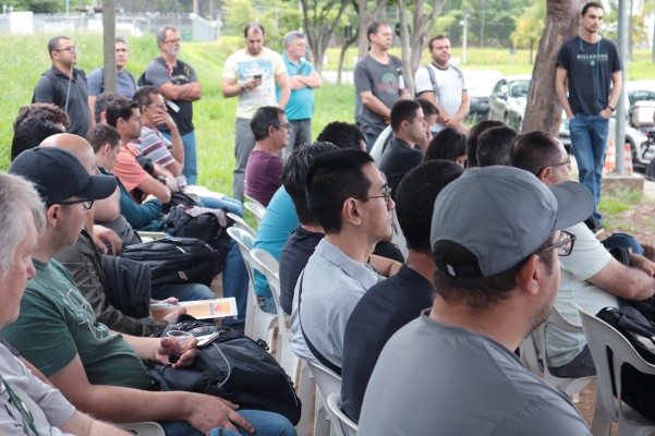 Petroleiros atrasam turno em protesto contra punies na Revap