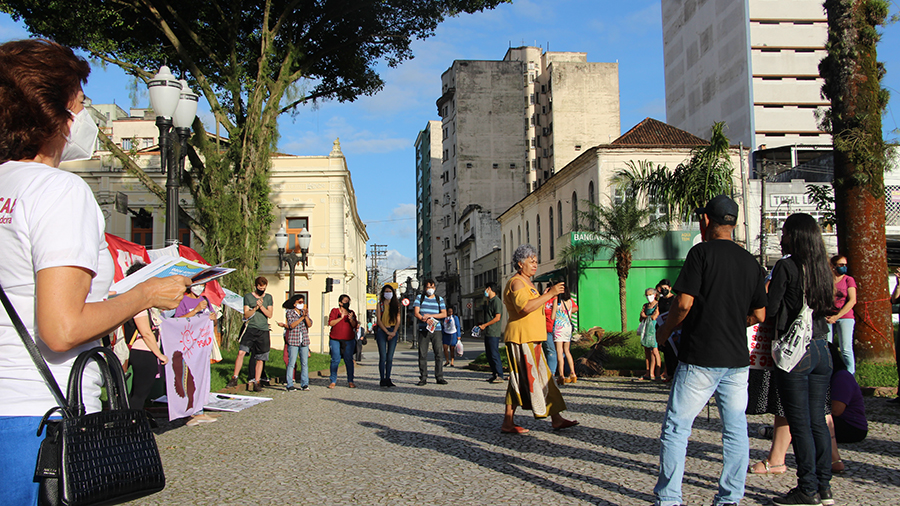 Ato pelo Dia Nacional da Cultura rene entidades de classe e estudantes no Centro de Santos