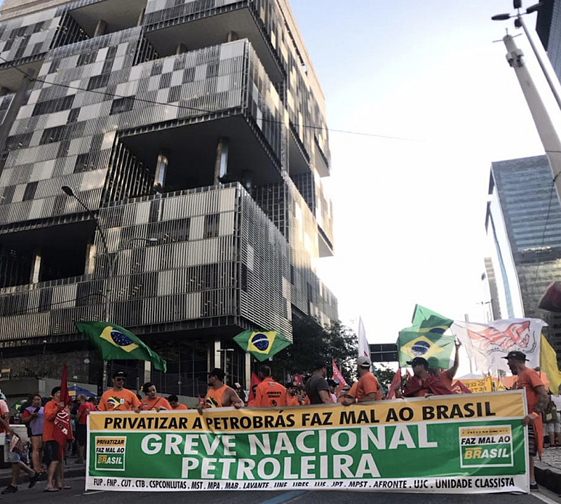 Na mo de financistas, Petrobrs d as costas para o Brasil, diz pai do pr-sal