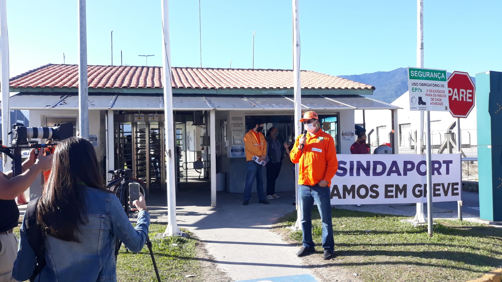 Petroleiros apoiam greve dos porturios de So Sebastio