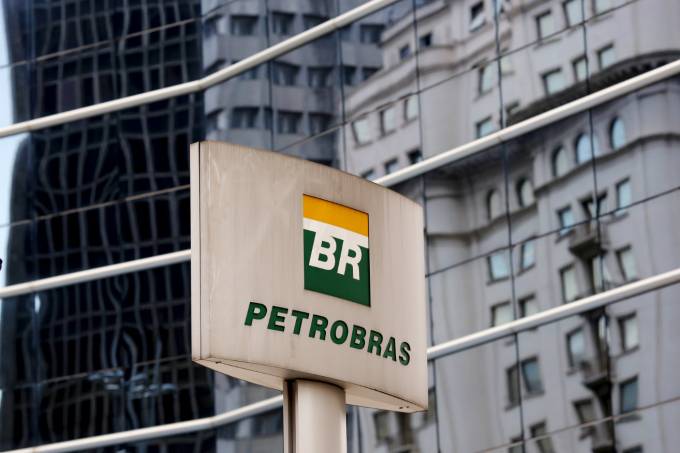 Petrobrs prev primeiras vendas de refinarias at maro de 2020