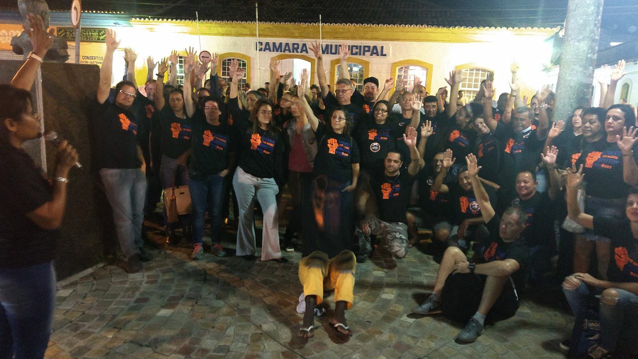 Sindipetro-LP participa de assembleia e ato em apoio a campanha salarial dos servidores de So Sebastio